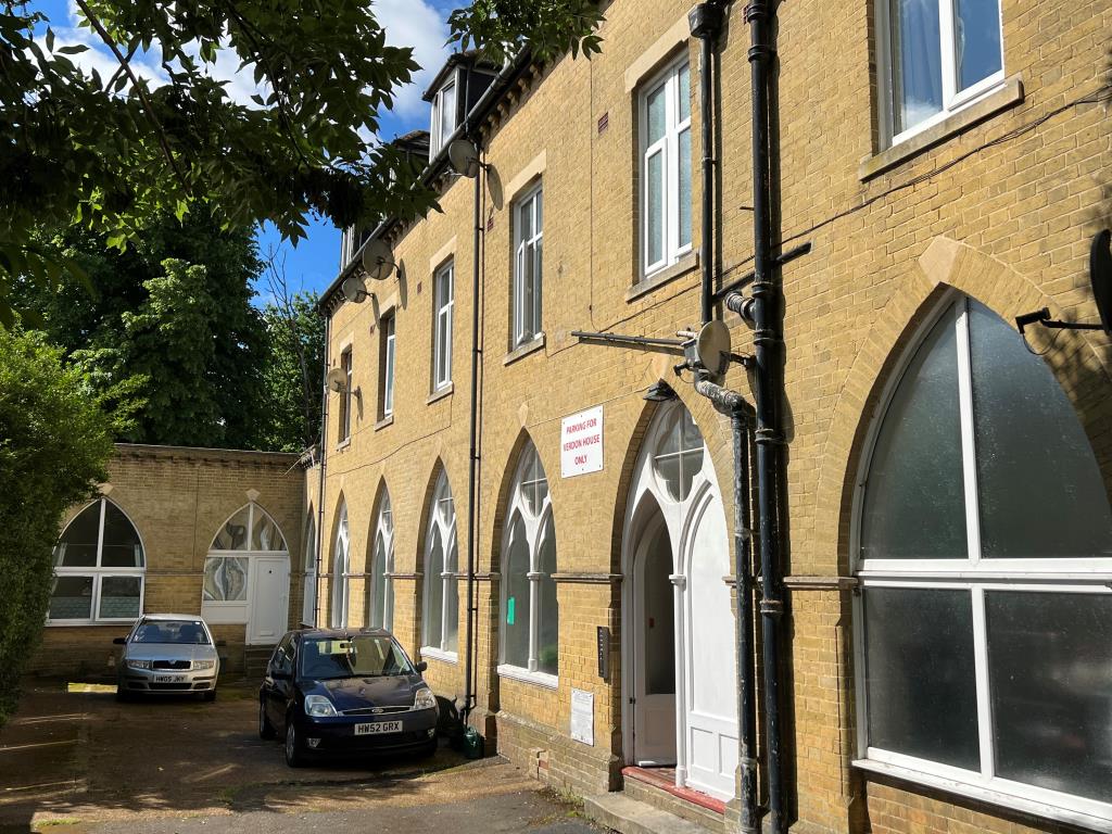 Lot: 11 - FREEHOLD BLOCK OF 13 FLATS FOR INVESTMENT -